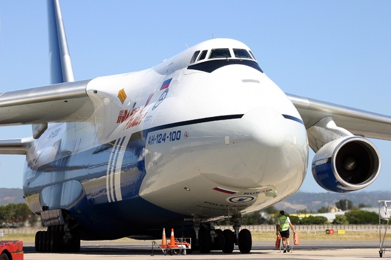 m&aacute;y bay vận tải hạng nặng An-124-100 Ruslan