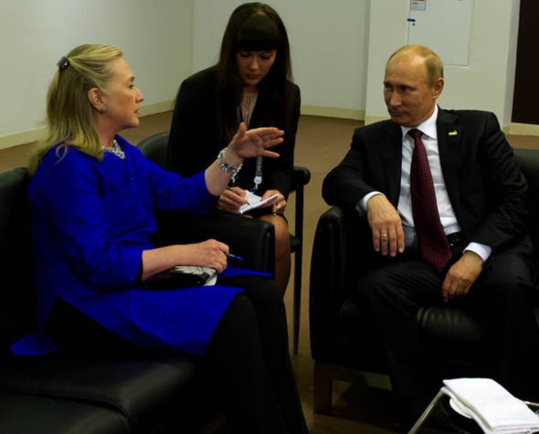 Hillary-Clinton-and-Putin-753778