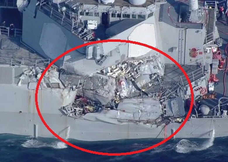 T&agrave;u khu trục của Hạm đội 7 gặp tai nạn