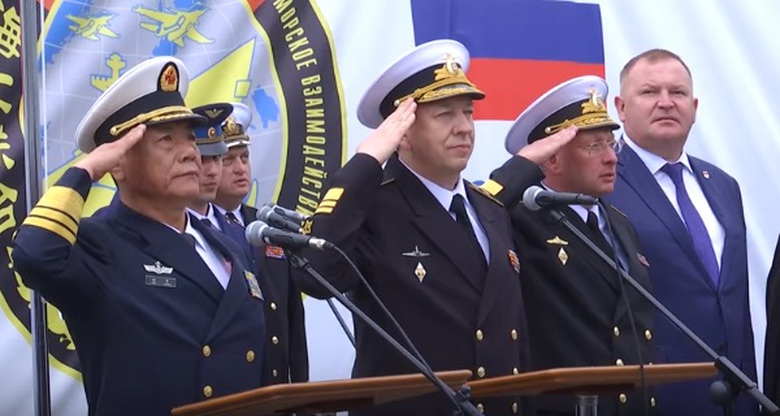 T&agrave;u chiến Nga - Trung