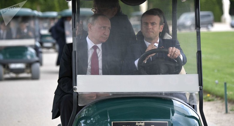 &Ocirc;ng Emmanuel v&agrave; &ocirc;ng Putin