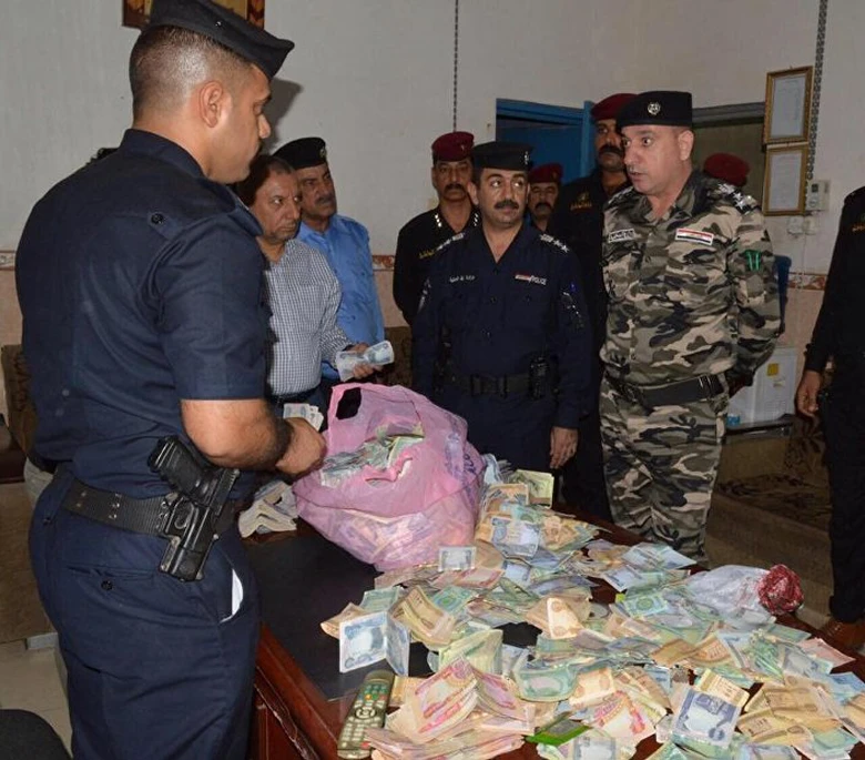 Số tiền của b&agrave; l&atilde;o ăn xin