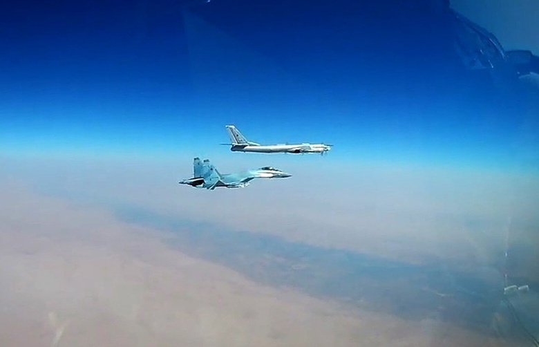 M&aacute;y bay n&eacute;m bom Nga