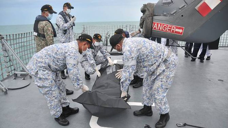 uss-john-s-mccain-sar-efforts---royal-msian-navy