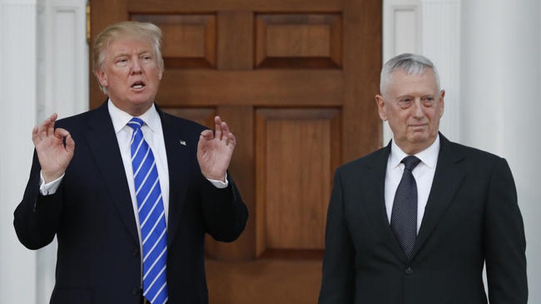 Tướng James Mattis v&agrave; Tổng thống Trump