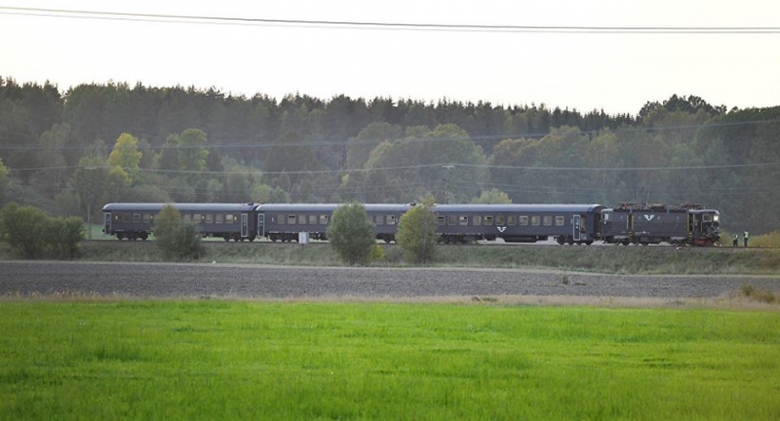 Đo&agrave;n t&agrave;u hỏa đ&acirc;m phải
