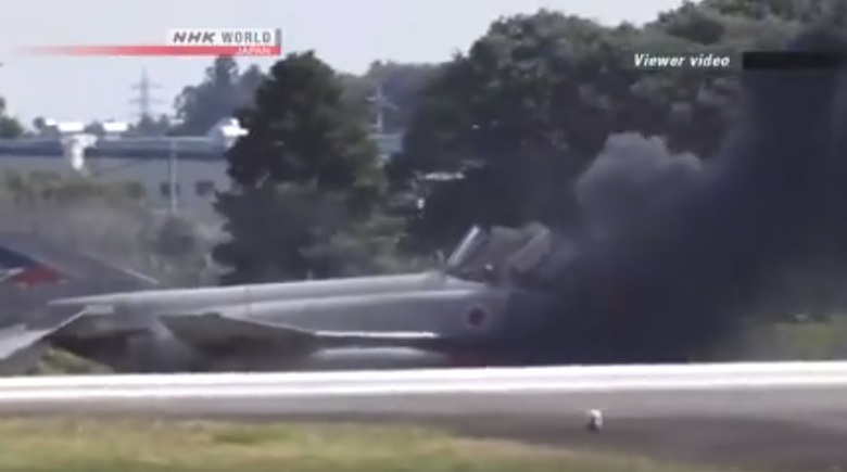 Chiếc m&aacute;y bay chiến đấu của qu&acirc;n đội Nhật Bản bốc 