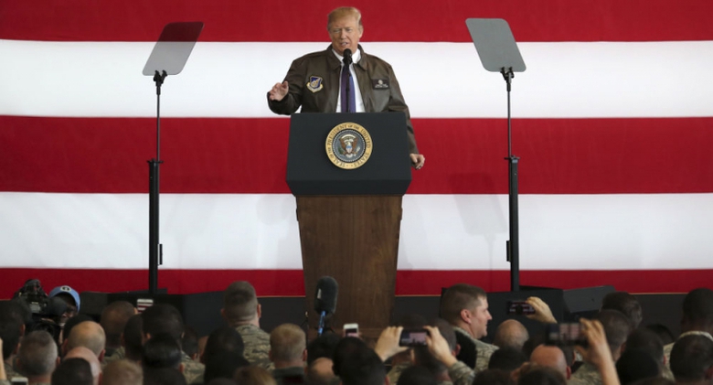 Tổng thống Trump ph&aacute;t biểu trước c&aacute;c binh sỹ Kh&ocirc;ng