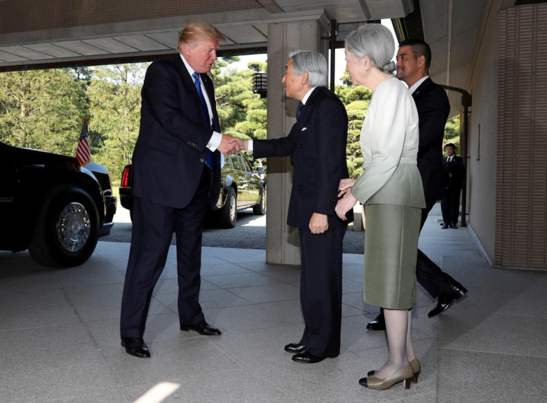 Tổng thống Mỹ Trump được Nh&agrave; vua Akihito đ&oacute;n tiếp