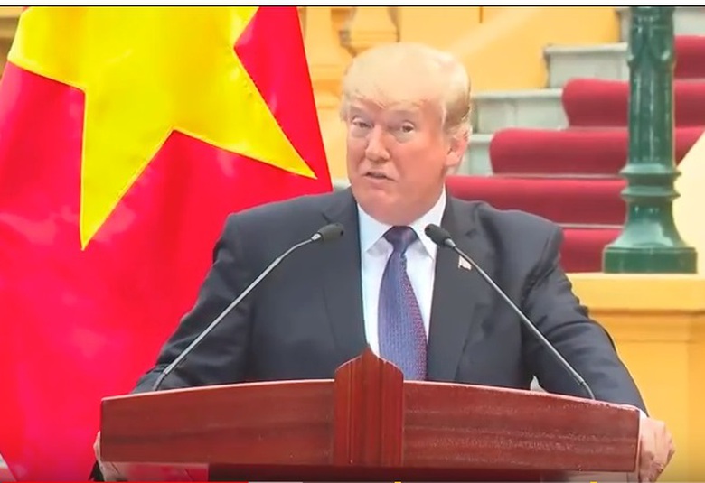 Tổng thống Donald Trump ph&aacute;t biểu