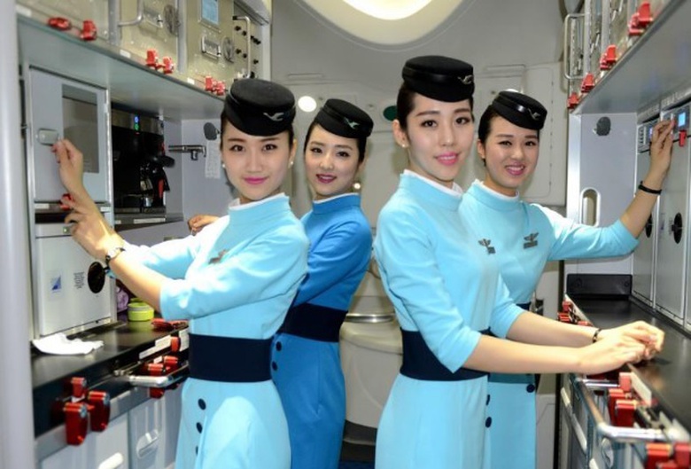 Các nữ chi&ecirc;u đãi vi&ecirc;n của hãng