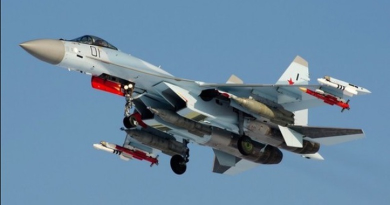 M&aacute;y bay chiến đấu Su-35