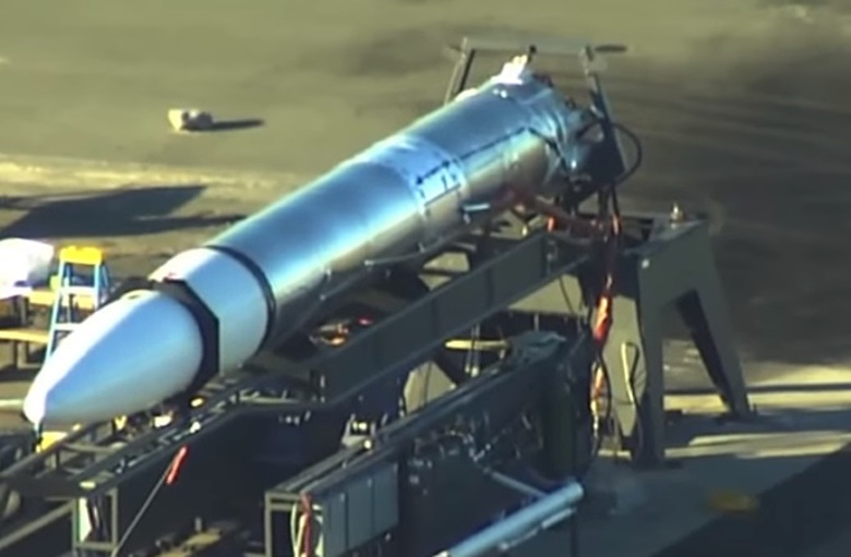 Một quả t&ecirc;n lửa chưa r&otilde; chủng loại của Mỹ