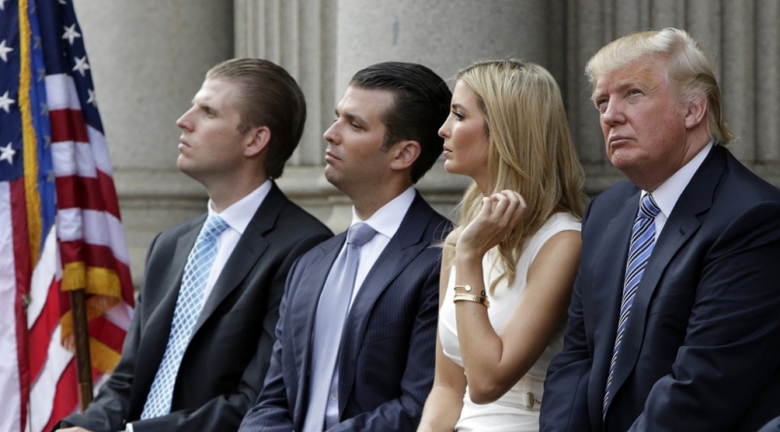 Oong Trump v&agrave; những người con lớn của m&igrave;nh