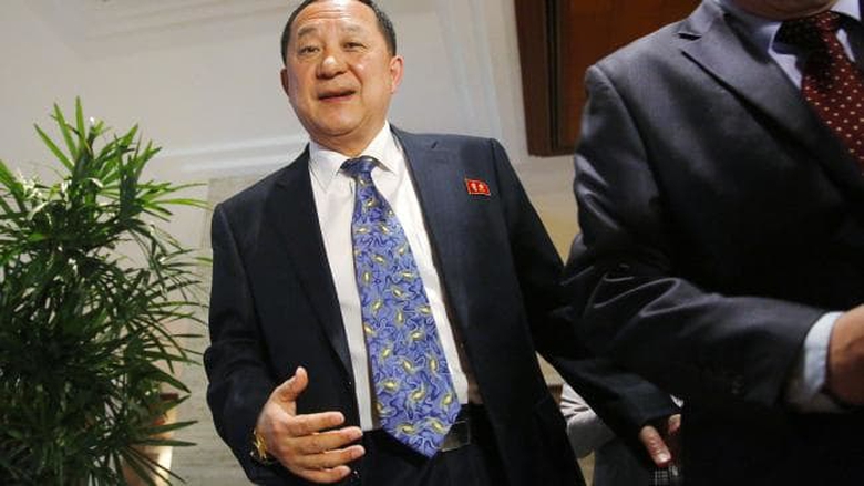 &Ocirc;ng Ri Yong-ho - ảnh tư liệu