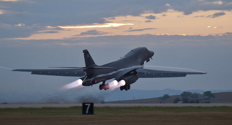 M&aacute;y bay B-1 Lancer