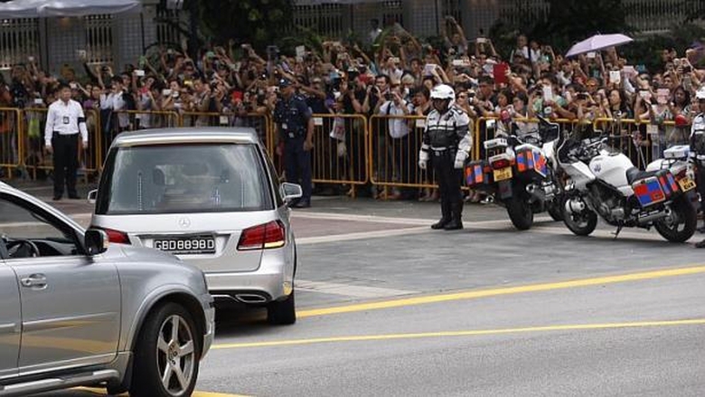 4. H&agrave;ng người