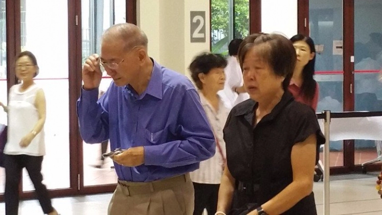 4. Nh&agrave; tư vấn Ang Kuan Kuan, 64 tuổi, kh&ocirc;ng cầm đư