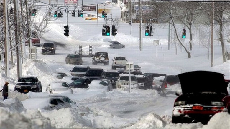 Giao thông Mỹ tê liệt vì bão tuyết