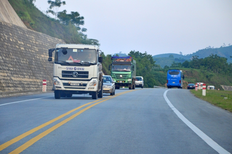 C&aacute;c xe c&oacute; tải trọng từ 7 đến dưới 10 tấn phải lắp 