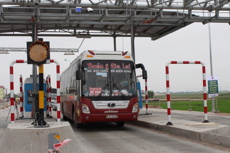 Tại trạm thu ph&iacute; kh&ocirc;ng dừng km 604+700 QL1 (Quảng 