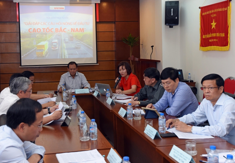 To&agrave;n cảnh buổi tọa đ&agrave;m