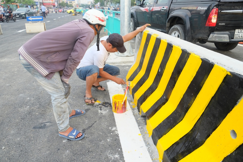 Những vạch sơn cuối c&ugrave;ng