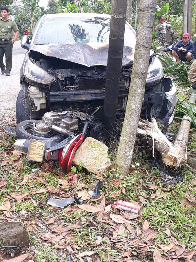 Tai nạn &ocirc; t&ocirc; bốc ch&aacute;y