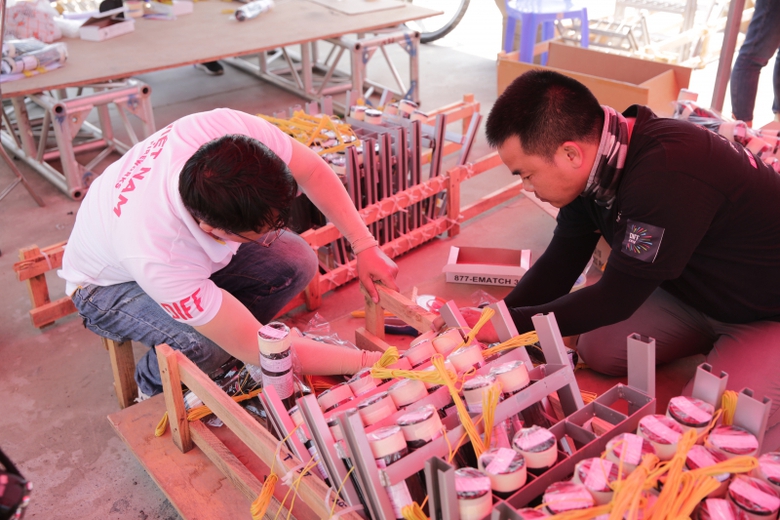 Chuẩn bị cho m&agrave;n khai ph&aacute;o 30-4