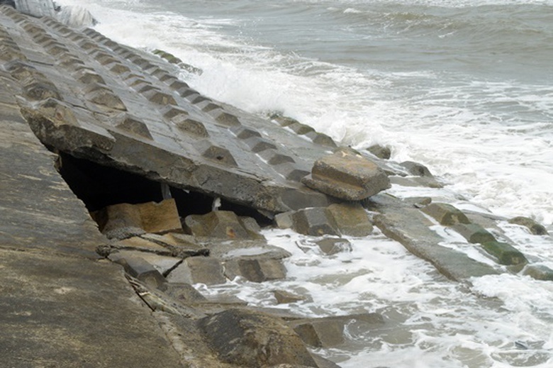 Bờ k&egrave; biển Cửa Đại 2