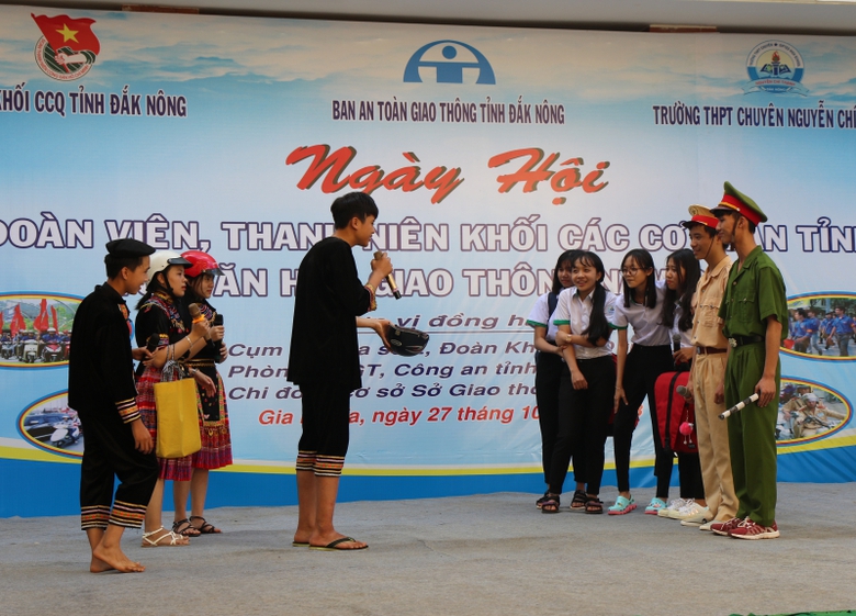 Tiểu phẩm tuyên truyền ATGT do học sinh Tr
