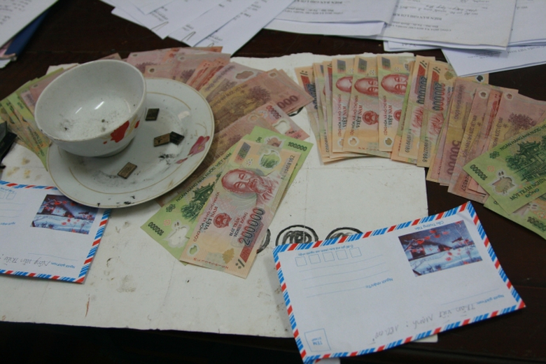 tang vật của 4 n&ocirc;ng d&acirc;n đ&aacute;nh bạc