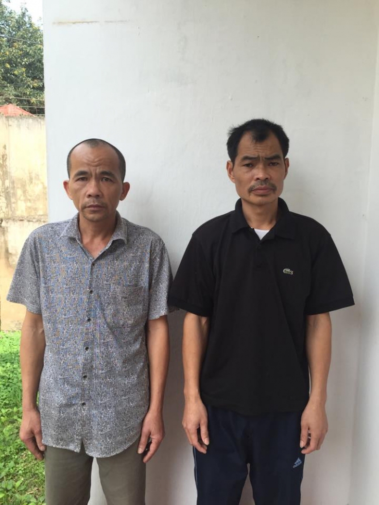 2 ĐT bu&ocirc;n b&aacute;n ma t&uacute;y Hiển v&agrave; H&ugrave;ng (từ tr&aacute;i qua)