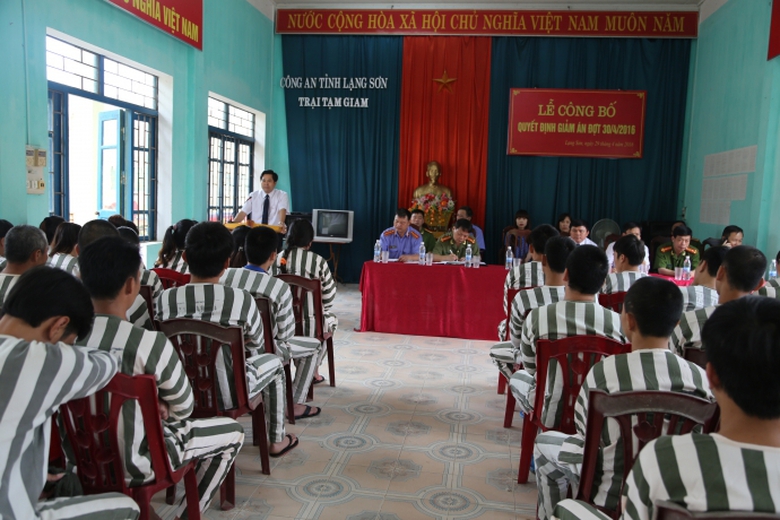 Lễ c&ocirc;ng bố c&aacute;c quyết định giảm &aacute;n 40.4