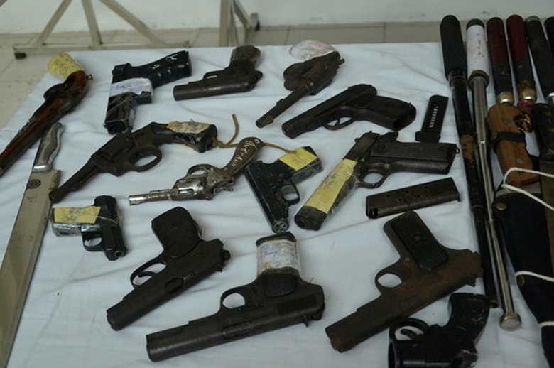 mua-ban-van-chuyen-trai-phep-vu-khi-quan-dung-moi-