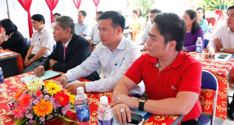 chi-bo-tram-thu-phi-cam-thinh-194-7