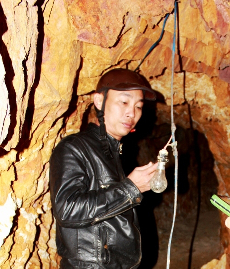 muc-so-thi-can-ham-ruou-cua-bi-thu-huyen-uy-quang-