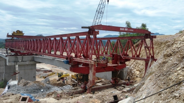 khac-phuc-xong-su-co-hong-dam-cau-LS-TL-2