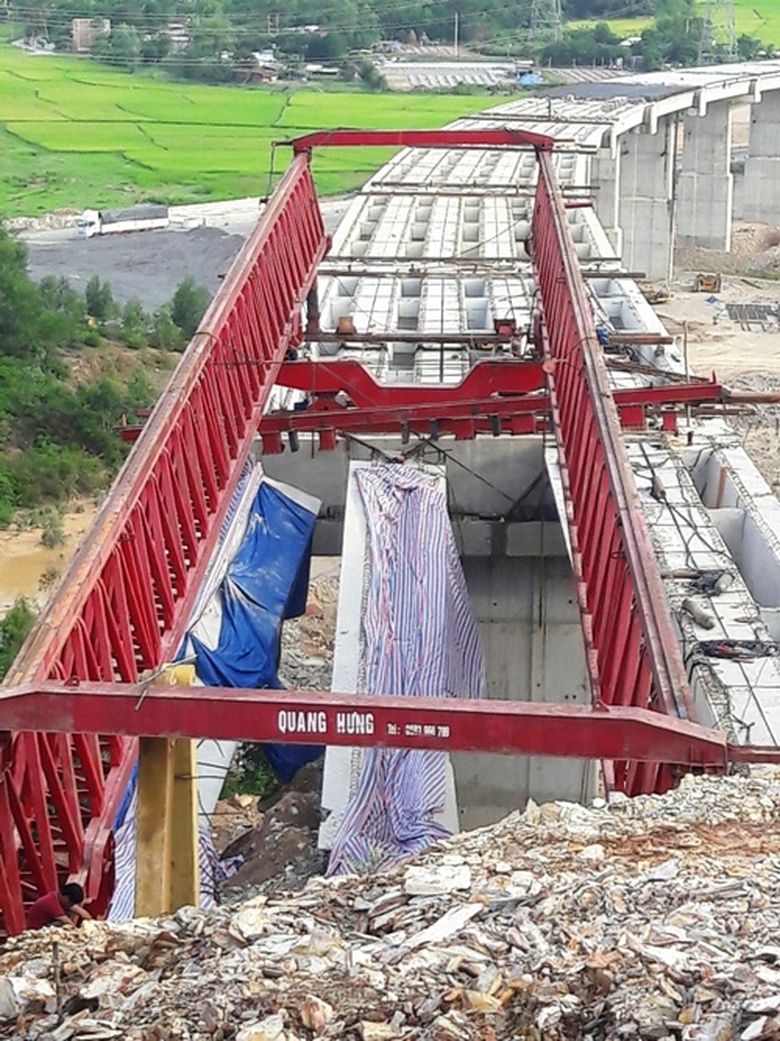 khac-phuc-xong-su-co-hong-dam-cau-LS-TL-3