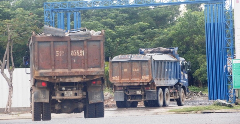 xe-qua-tai-co-tu-chay-noi-thi-6