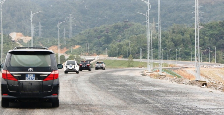 thi- cong-xuyen-Tet-deo-ca-2