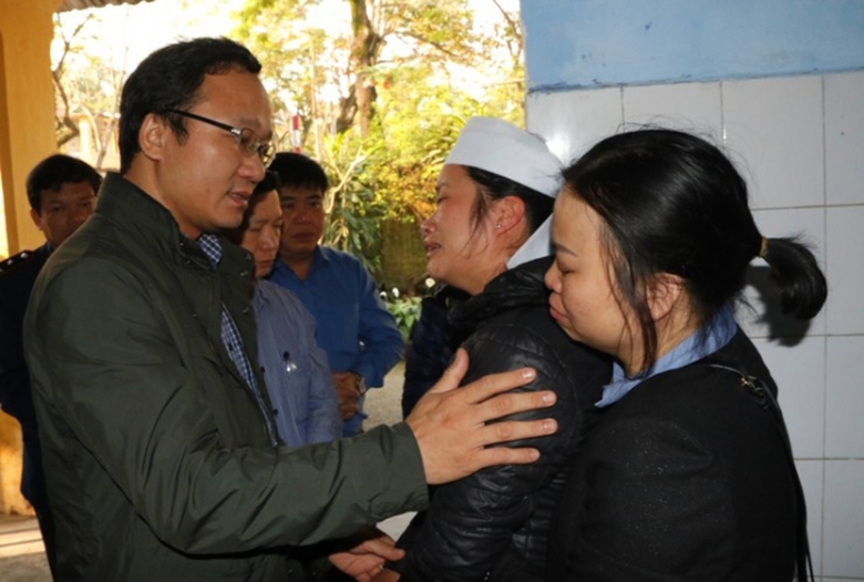 pho-chu-tich-khuat-viet-hung-tham-vieng-nan-nhan-t