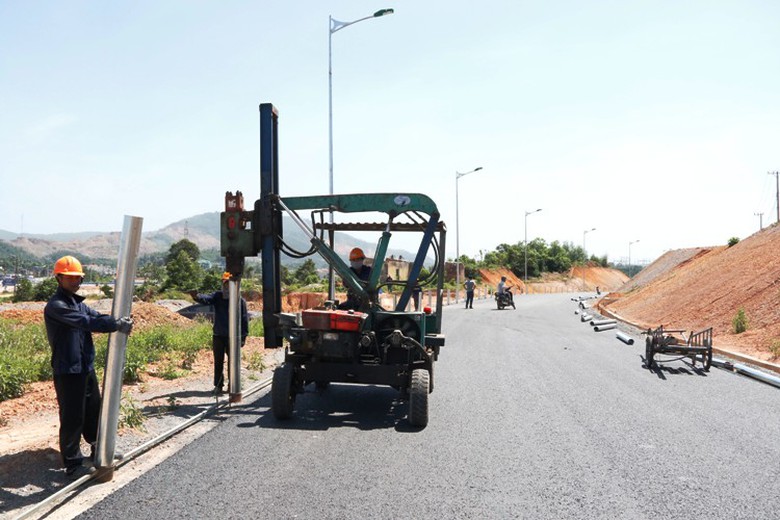 nut-giao-tuy-loan-vuong-GPMB-10