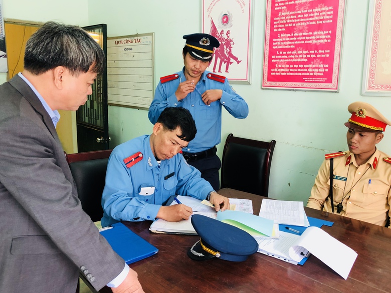 35352B83-5E3C-4973-BE56-C9A06D38FCAF.