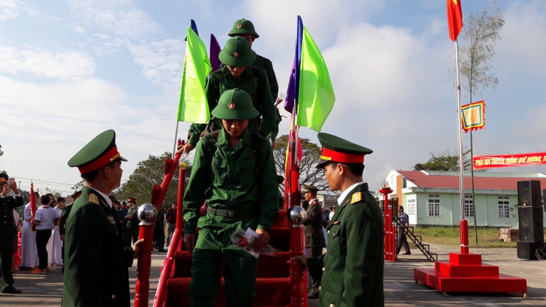 thanh-nien-binh-dinh-nhap-ngu (7)