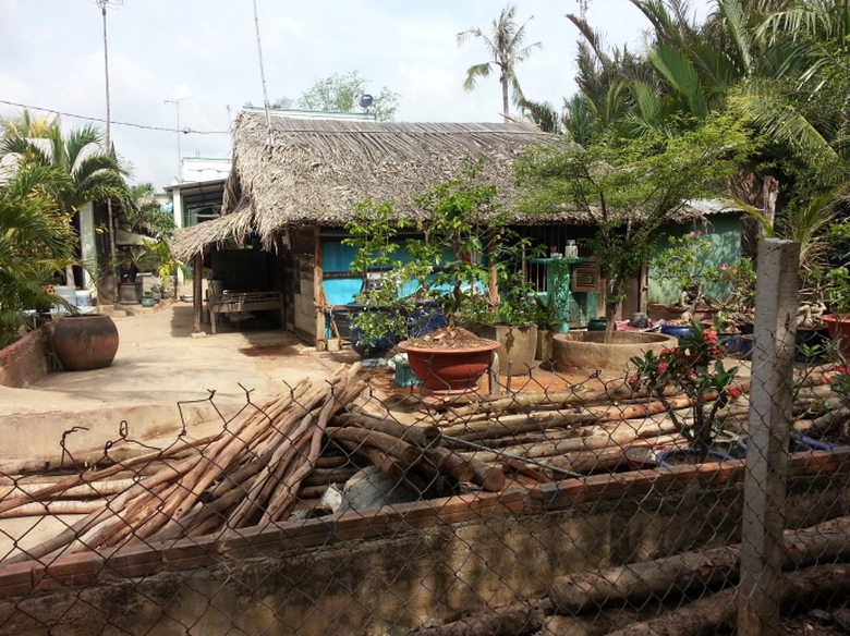 Người d&acirc;n sợ nước cuốn tr&ocirc;i bất cứ l&uacute;c n&agrave;o n&ecirc;n bỏ 