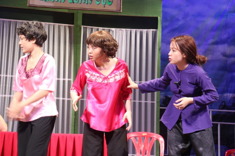 Gia đ&igrave;nh b&aacute; đạo