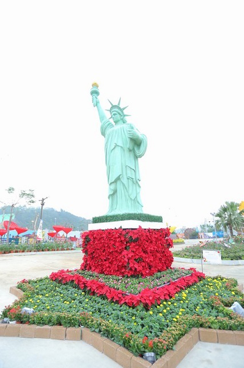 LE HOI KY QUAN MUON SAC HOA (2)