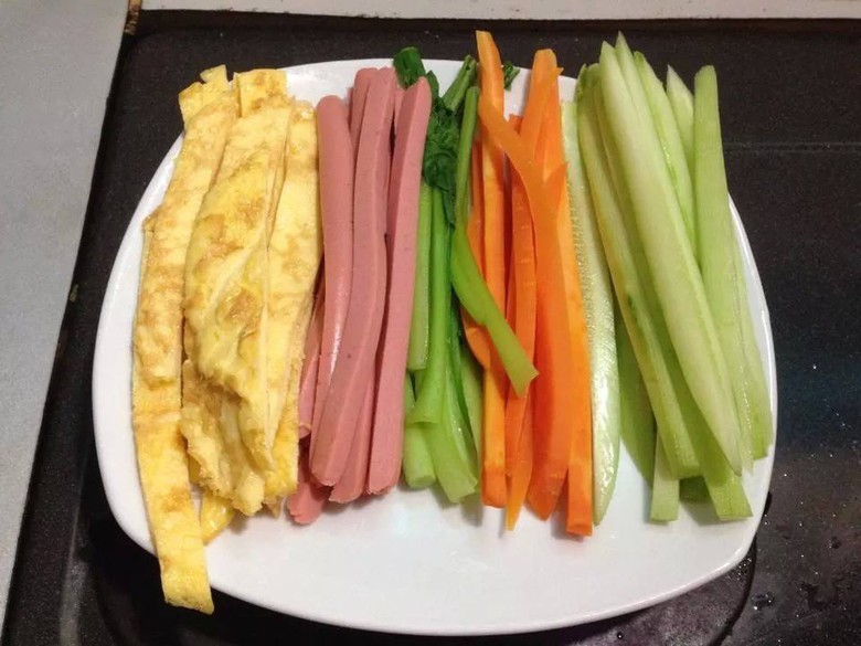 cach-lam-com-cuon-han-quoc-ngon-1