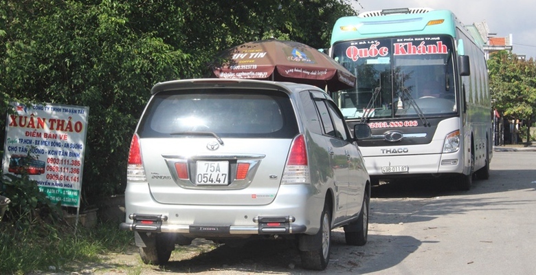 145040-xe-tuyen-co-dinh-hoat-dong-bat-nhao-o-hue-1
